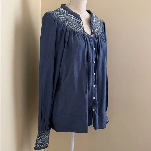 New Westbound Blue Button-Down Blouse - Picture 4 of 15